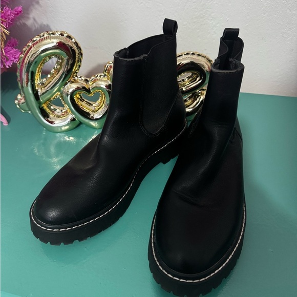 DV by Dolce Vita Shoes - DV Dolce Vita Lobera Black Chelsea Boots - Women’s Size 8 - NEW